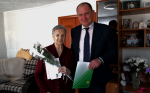 Глава Карасукского округа Вячеслав Кулаков поздравил с 95-летним юбилеем ветерана Великой Отечественной войны Марию Михайловну Селезневу