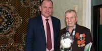 Глава Карасукского округа Вячеслав Кулаков поздравил с 95-летним юбилеем ветерана Великой Отечественной войны Федора Ивановича Нестеренко - Карасукский район