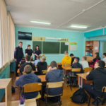 Сотрудники Госавтоинспекции, УУП и ПДН проводят профилактические беседы с обучающимися школ округа