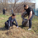 "Первые" Карасукского округа приняли участие во Всероссийской неделе субботников «Мы за чистоту»