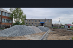 Комфортные дворы: в Карасуке продолжаются работы по благоустройству дворовых территорий в микрорайоне «Педколледж»