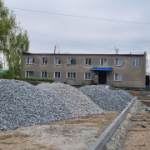 Комфортные дворы: в Карасуке продолжаются работы по благоустройству дворовых территорий в микрорайоне «Педколледж»