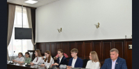 В администрации состоялась встреча Главы округа Вячеслава Кулакова с учащимися детской школы искусств имени В.И. Устинова - Карасукский район