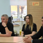 Глава округа и местные предприниматели наметили планы по подготовке к Новому году и развитию территории