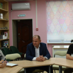 Глава округа и местные предприниматели наметили планы по подготовке к Новому году и развитию территории