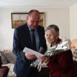 Глава Карасукского округа поздравил с 96-летием ветерана Великой Отечественной войны Марию Михайловну Селезневу